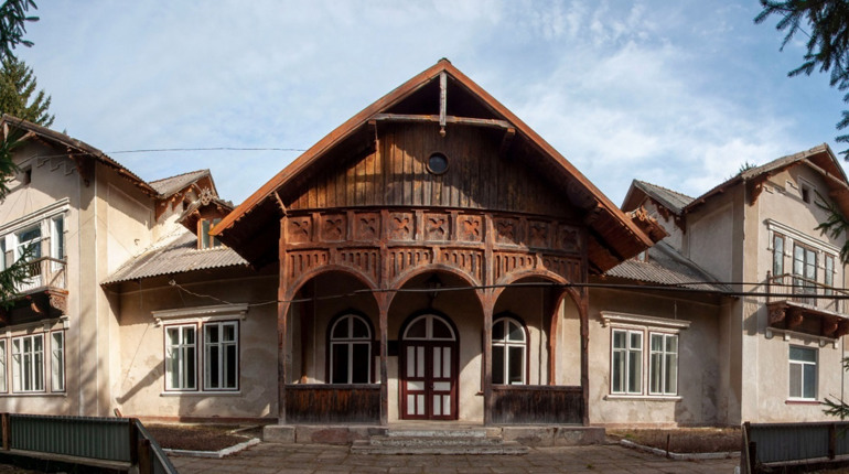 У Шманьківчиках є цікавий палац у закопанському стилі