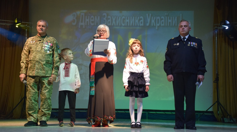 Вітали, нагороджували бійців різних поколінь: як в Біляївці відзначили День захисника України
