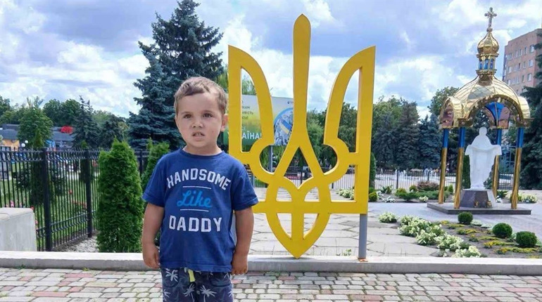 Дошкільнята Великобурлуцької громади відзначили 30-річчя Конституції України