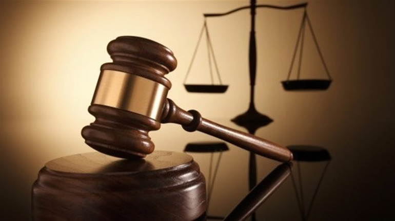 У Нетішині судитимуть 40-річного чоловіка, який викинув собаку з 7-го поверху