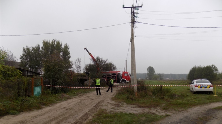 На Солов’євській обвалився погріб. Під завалами рятувальники шукали людей