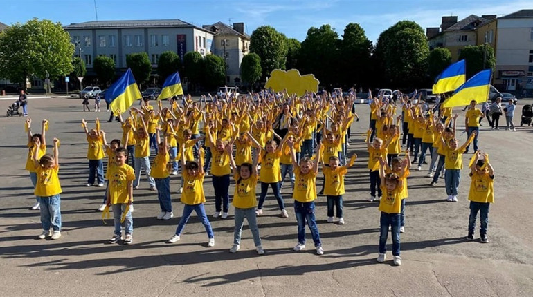 Оголошується набір дітей в зразковий хореографічний колектив «Рушничок»