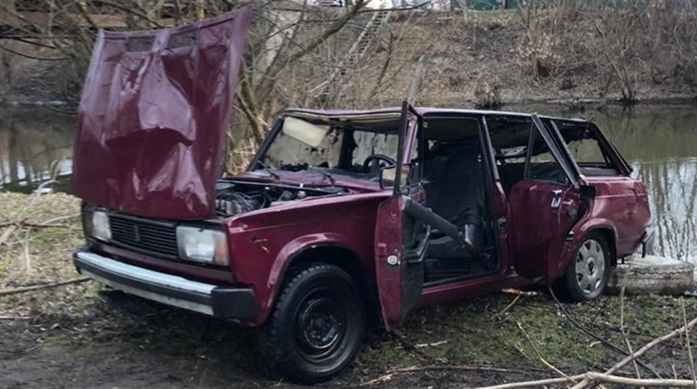 «ВАЗ-2104» злетів з автомобільного мосту у річку Солокія, 35-річний водій загинув на місці події