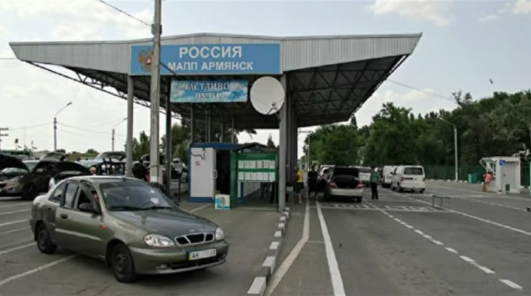 Окупаційна влада ввела "особливий режим" в'їзду та виїзду між Кримом і Херсонщиною