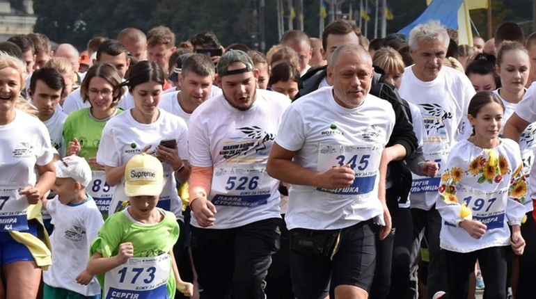 Забіг пам'яті: як долучитися до всеукраїнської акції "Шаную Воїнів, біжу за Героїв України"