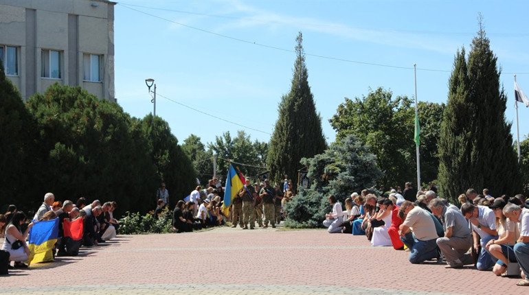 Відданий військовій службі до останнього: Нетішинська громада попрощалася з Вячеславом Лещенком