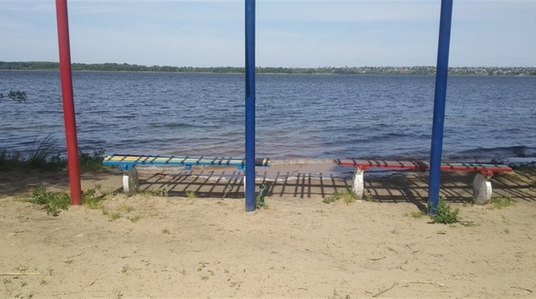 У Новій Каховці затоплено пляж
