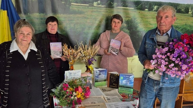 У Лютеньці презентували книгу краєзнавця Івана Чайки "Віха. Межа"