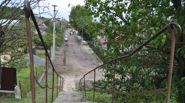 Ініціативу підтримано. Як на Городоччині влада та громада спільно ремонтують дороги