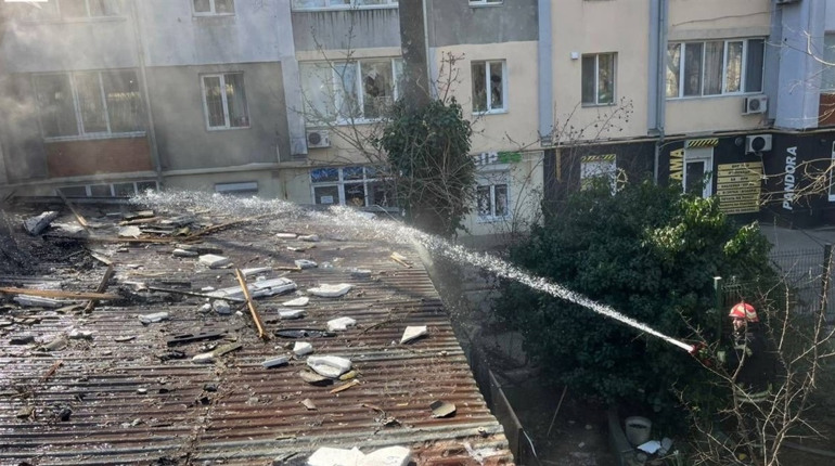 Вдень ворожі дрони атакували центр Чорноморська: пошкоджені будинки