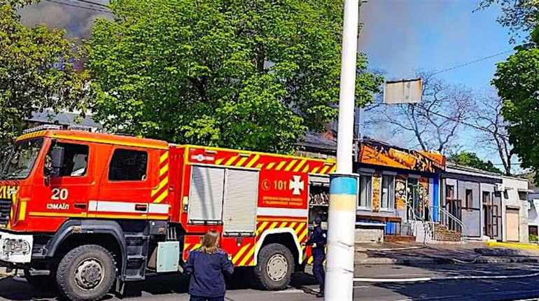 В Ізмаїлі палають кафе «Zeytun» та «Chin Chin»: рятувальники боряться з вогнем