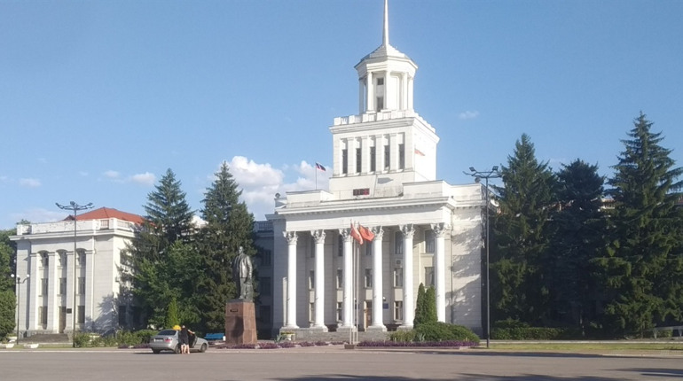 У Новій Каховці окупанти виселяють пенсіонерів з Дніпровського проспекту