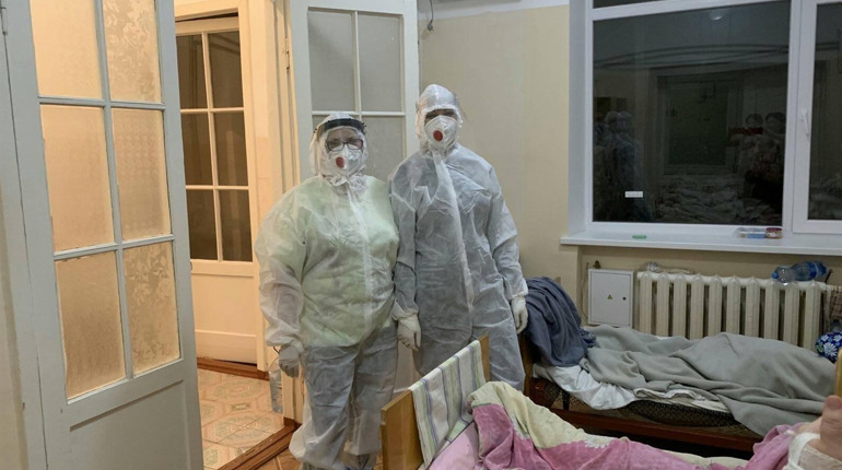 «Якби люди знали, скільки коштує одна система, не були б такими легковажними». Херсонка про COVID-19