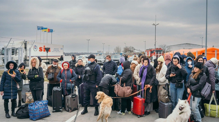 Які правила перетину кордону для жінок і дітей, чи треба закордонні паспорти: пояснили прикордонники