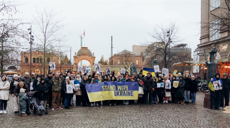 Українські активісти вийшли на вулиці десятків міст світу на підтримку Херсона