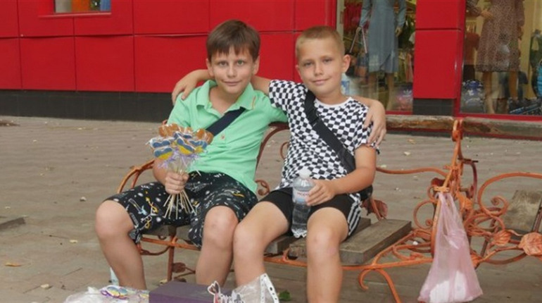 У Покрові, що на Дніпропетровщині, маленькі благодійники зібрали кошти на ЗСУ продаючи смаколики