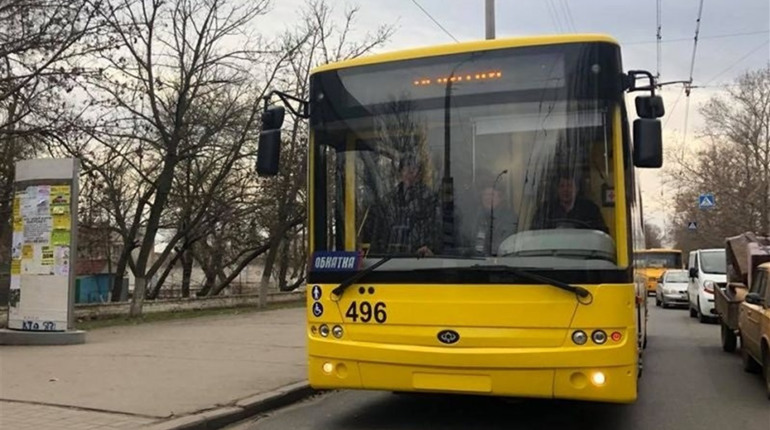 Під час карантину в автобусах і тролейбусах Херсона може пересуватись не більше 10 осіб