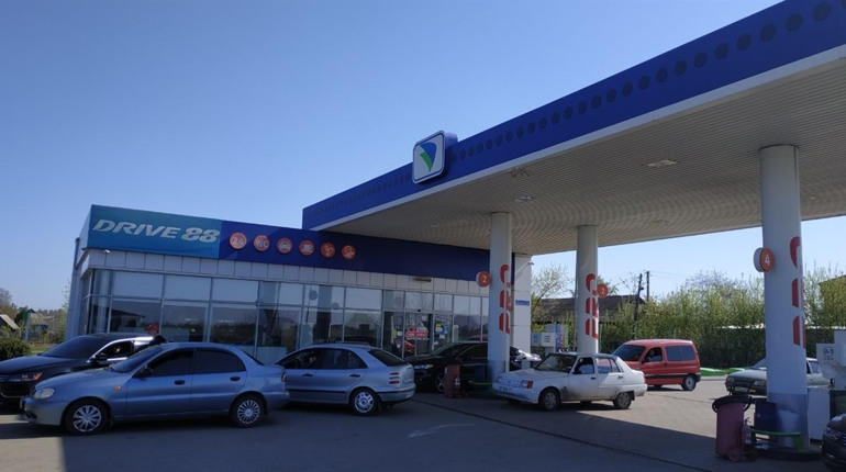 Рада підвищила акцизи на бензин, дизель та автогаз: як зміняться ціни на АЗС