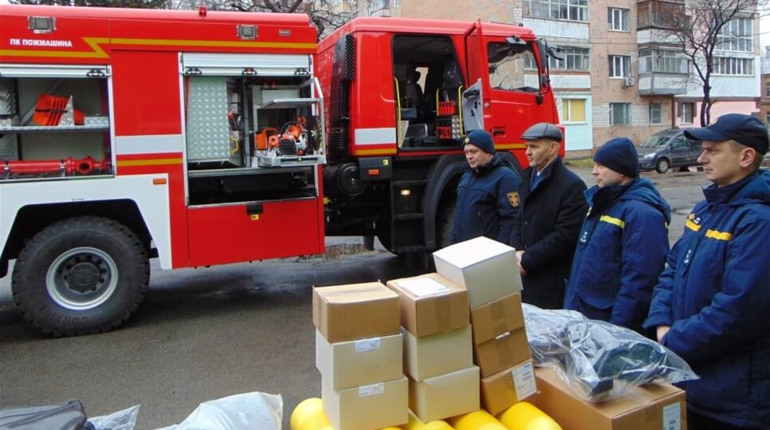 Фастівським рятувальникам подарували нову машину 