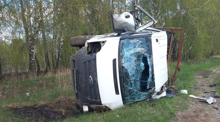 На Макарівщині два автомобілі підірвалися на мінах. Є загиблий і постраждалі