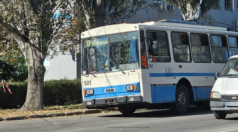 Зранку 19 вересня ворог атакував Херсон, поціливши по тролейбусу: 2 поранених, 1 загиблий