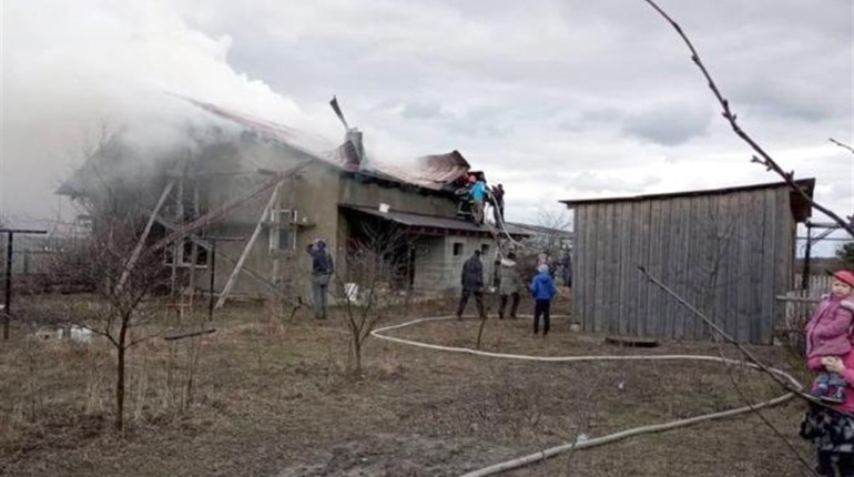 У селі Собіщиці  вараські рятувальники ліквідували пожежу у приватному господарстві