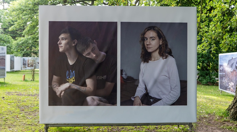 Активіст з Херсона, який пережив російський полон, став героєм фотовиставки в Белфасті