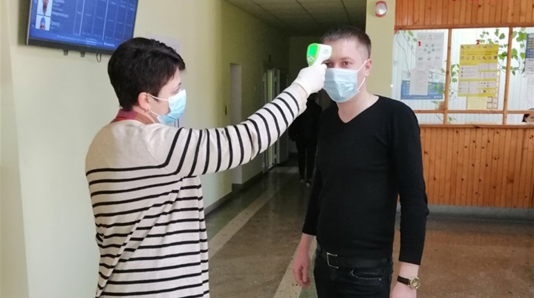 У Біляївській ЦРЛ обмежили планову госпіталізацію, пацієнтів впускають після вимірювання температури