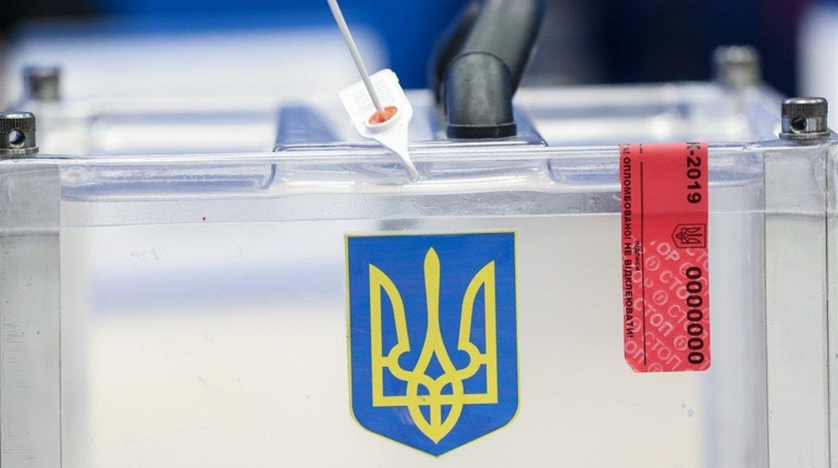 У Вараші найбільше голосували за Порошенка, Зеленського, Тимошенко, Гриценка і Смешка. Явка біля 70%