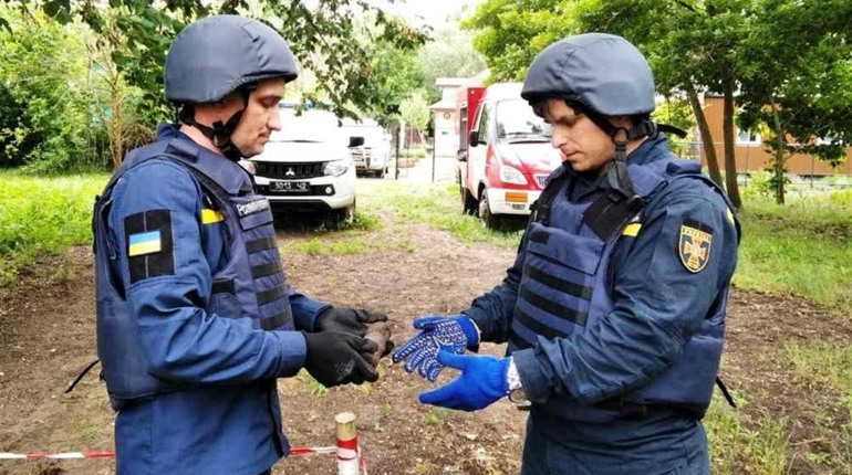 На Херсонщині знайшли боєприпаси часів минулих війн. ДСНС розповідає, що робити з такими знахідками