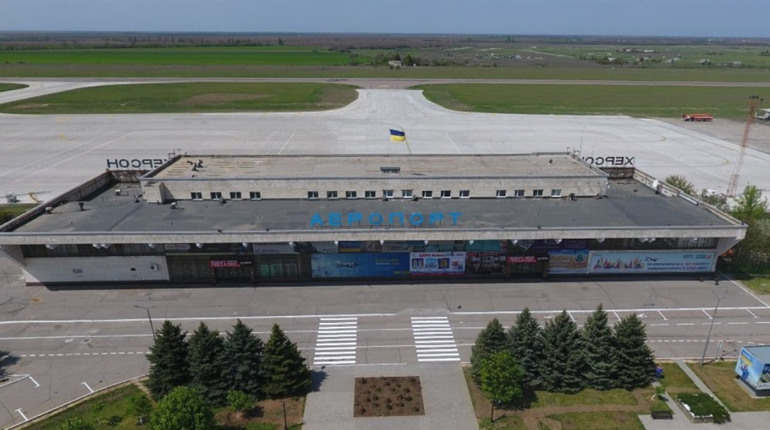 Як триває реконструкція аеропорту «Херсон»: дивіться відео