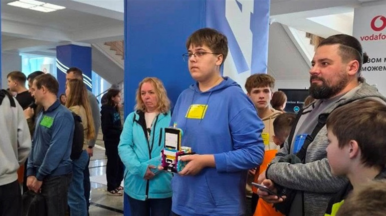 Жовтоводські учні вибороли медалі на конкурсі робототехніки і поїдуть у Румунію