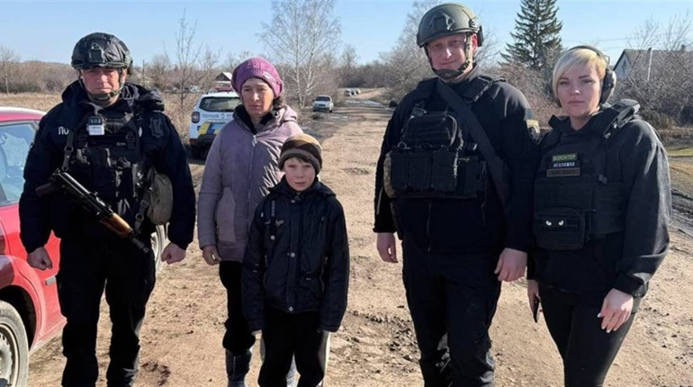 Поліцейські офіцери Великобурлуцької громади закликають мешканців не ризикувати своїм життям