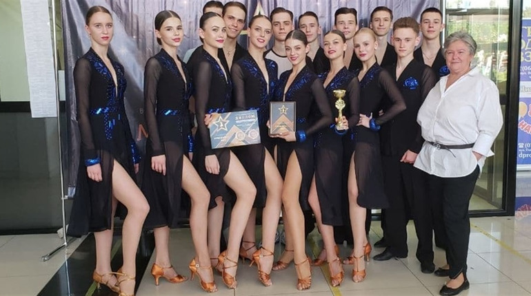 Майже 50 років Людмила Самчинська виховує бальників міжнародного класу. Історія відомої южноукраїнки