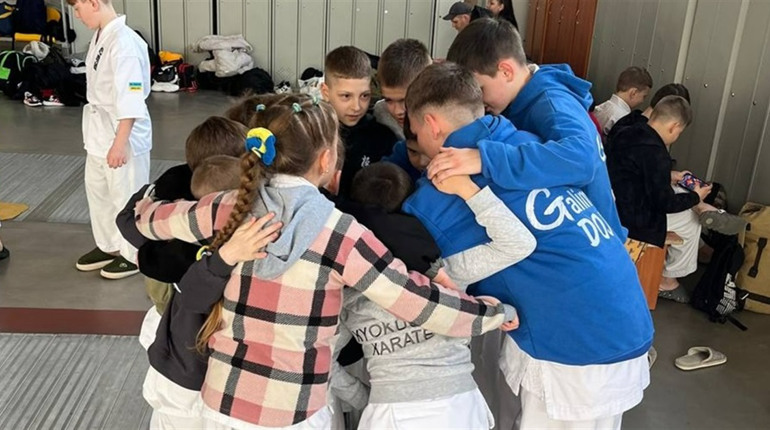 «Без тренерів, але з характером»: каратисти з Первомайська здобули 10 медалей на турнірі в Миколаєві