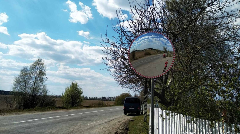 У Старому Кривині викрали сферичне дзеркало: кому ж воно заважало