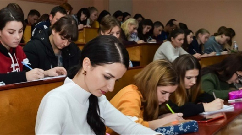 Радіодиктант національної єдності 2022: коли писати і де слухати