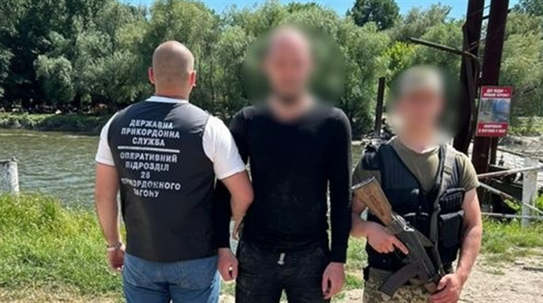 Турунчук і Дністер на дитячому матрасі: затримали одесита, який намагався переплисти до Молдови