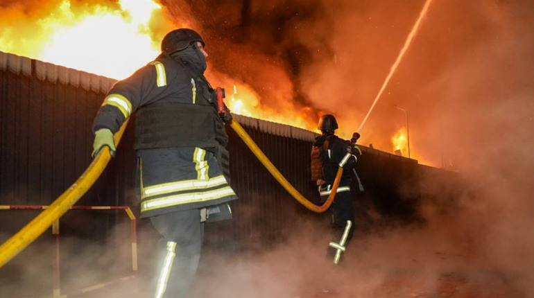 Одещина під вогнем: нічний обстріл залишив пожежі, руйнування та постраждалих