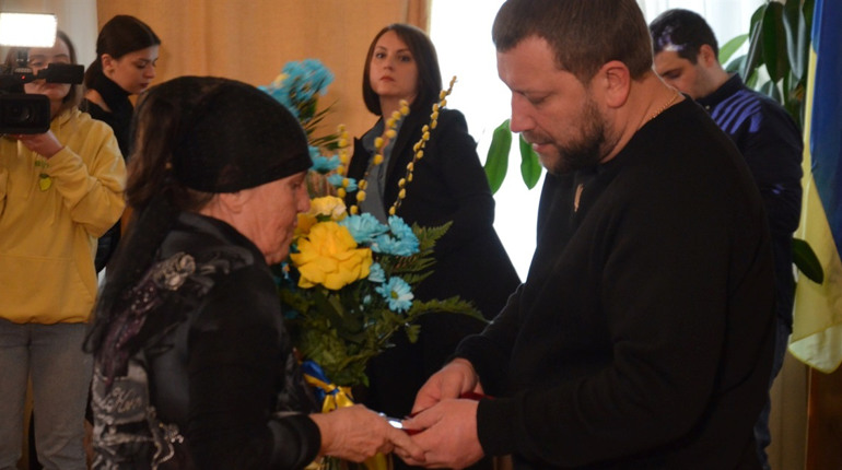 Керівник обласної військадміністрації вручив державні нагороди родинам загиблих воїнів з Чортківщини