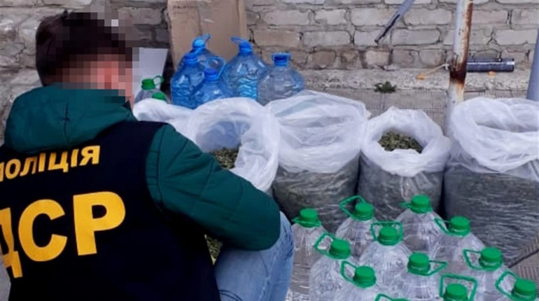 Групу злочинців зі Сватівщини судитимуть за продаж фальсифікованого алкоголю на місцевому ринку