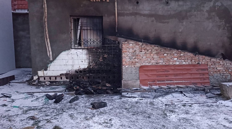 У Сатанові вночі палав підвал: причиною стало коротке замикання