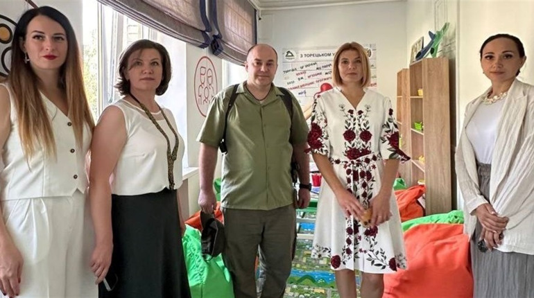 У Києві відкрився Центр життєстійкості для переселенців з Торецької громади
