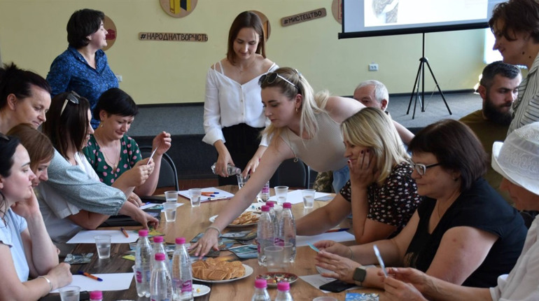 У Старокостянтинові психологи провели відкритий діалог з рідними військовослужбовців