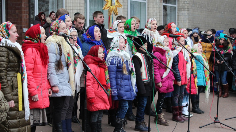 10 років тому: пригадуємо, як у Городку зародилася традиція спільної коляди та фестивалю колядок
