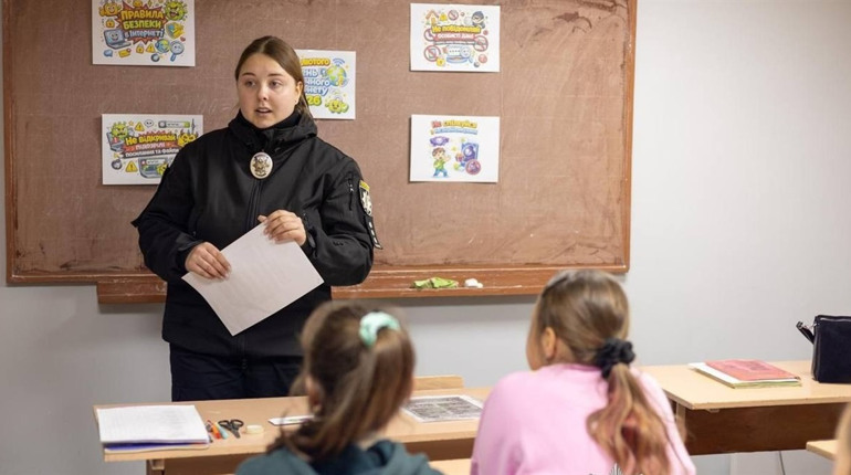 У Шостці поліцейські навчали дітей захисту в мережі