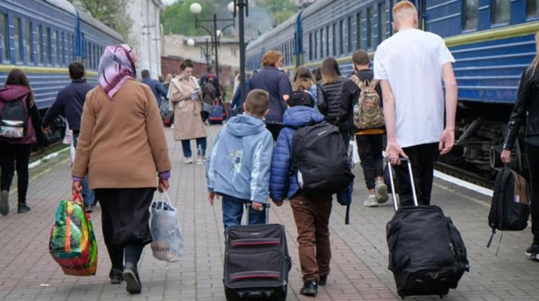 Переселенцям з Луганщини пропонують соціальне житло. Куди звертатися для поселення