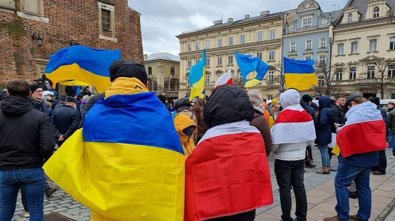 Посольство у Польщі пояснило зміни статусу українців після 5 березня