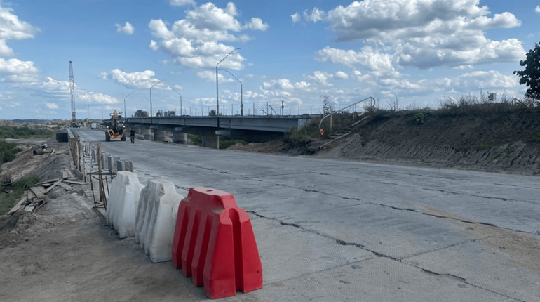 Рух вантажного транспорту через Случ дозволили: який графік
