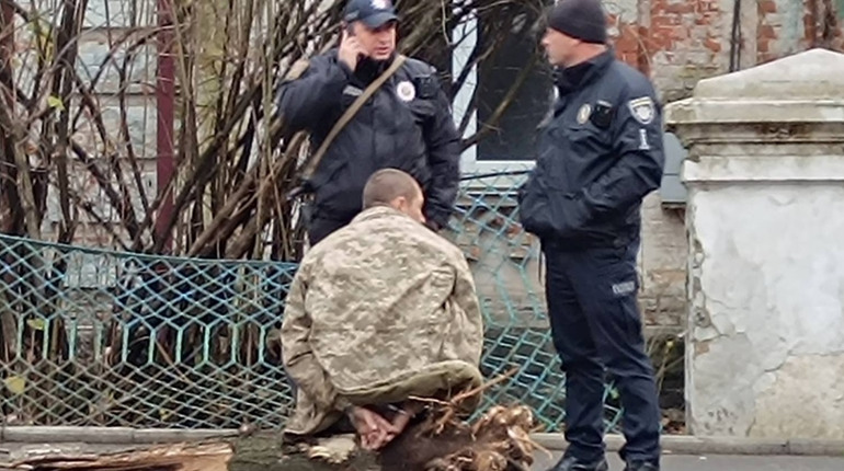 ДТП у Балті: машина перевернулася й врізалась в огорожу – постраждала жінка з візочком